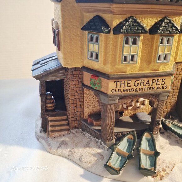 Heritage Village Collection Dickens Village Series "The Grapes Inn" 5th Edition - Picture 7 of 13